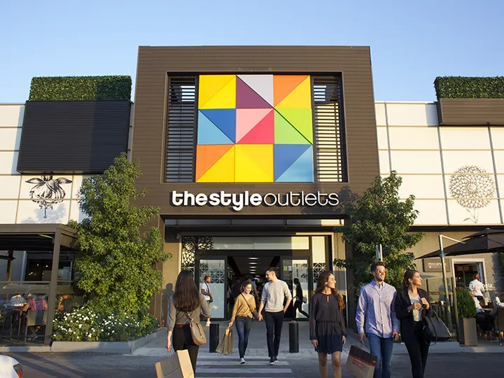 Entrada al comercio The Style Outlets en Las Rozas