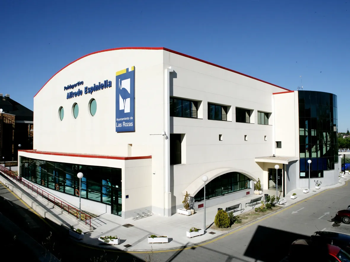 Imagen de fachada del Polideportivo Alfredo Espiniella