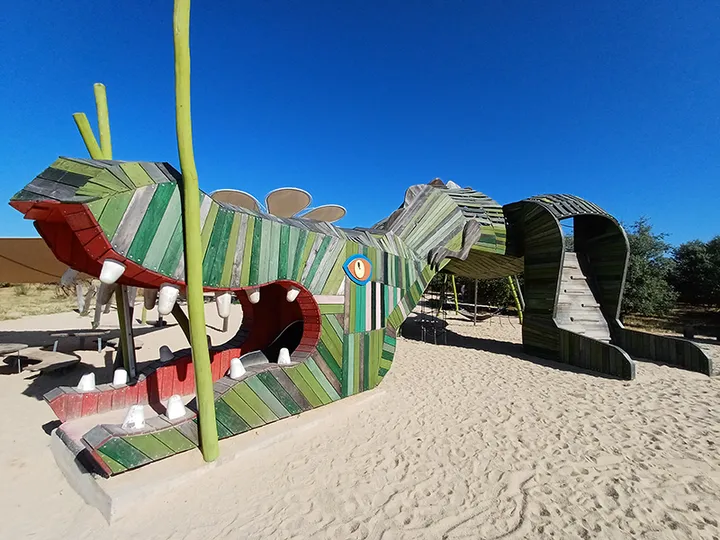 Parque Infantil con forma de dinosaurio en Las Rozas