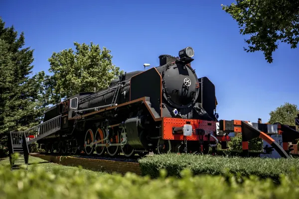 Locomotora al aire libre en el Museo del Ferrocarril